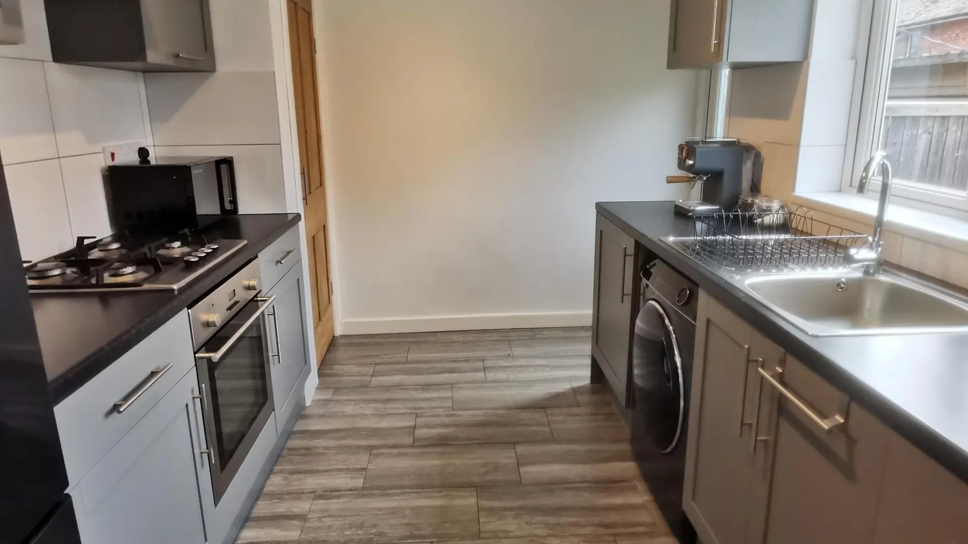 Contemporary 3 Bedroom House With Garden And Private Parking Nottingham 0*,
