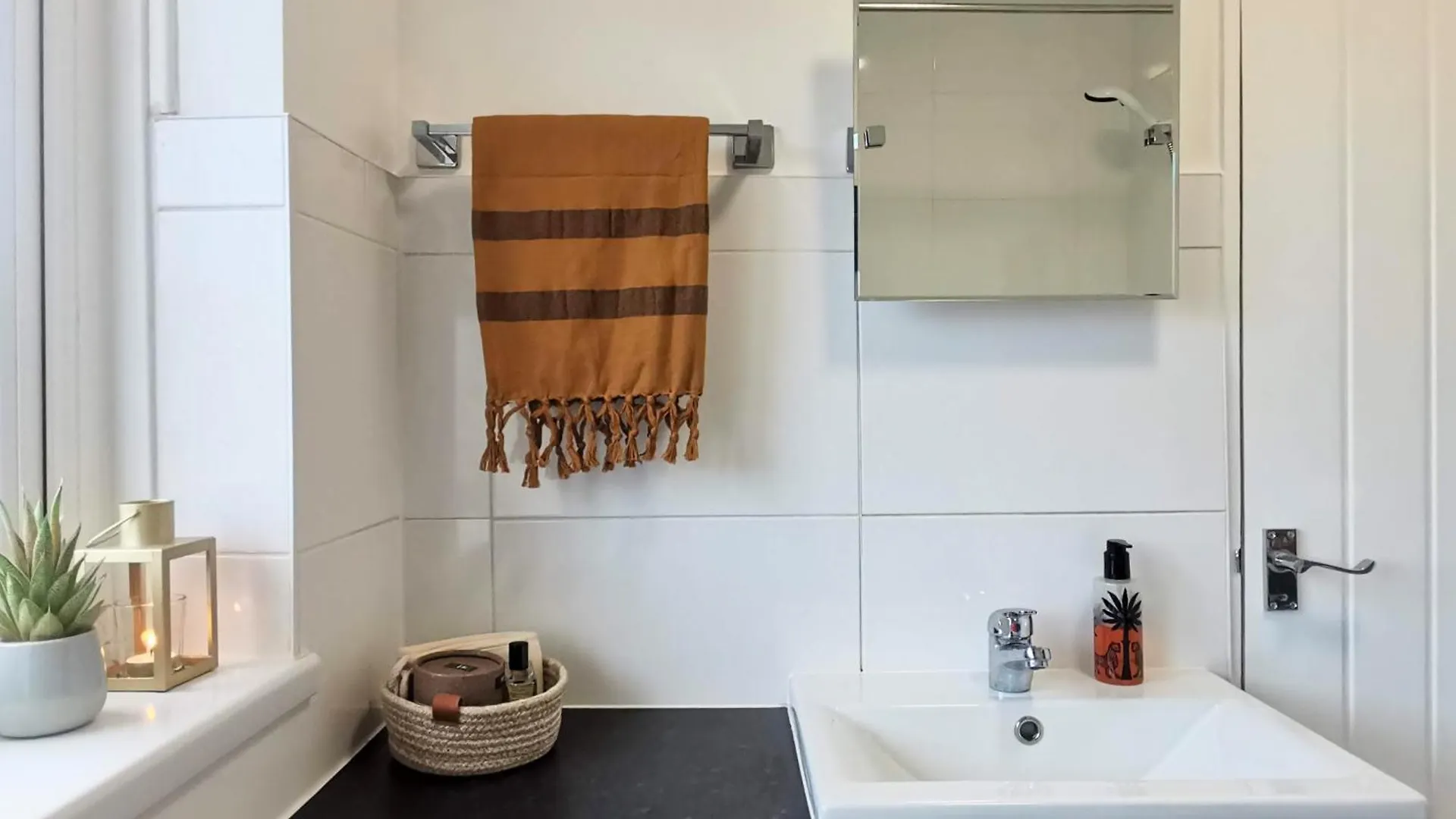 Holiday home Contemporary 3 Bedroom House With Garden And Private Parking Nottingham