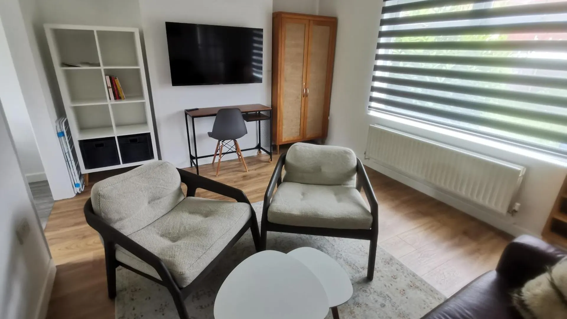 Contemporary 3 Bedroom House With Garden And Private Parking Nottingham Holiday home