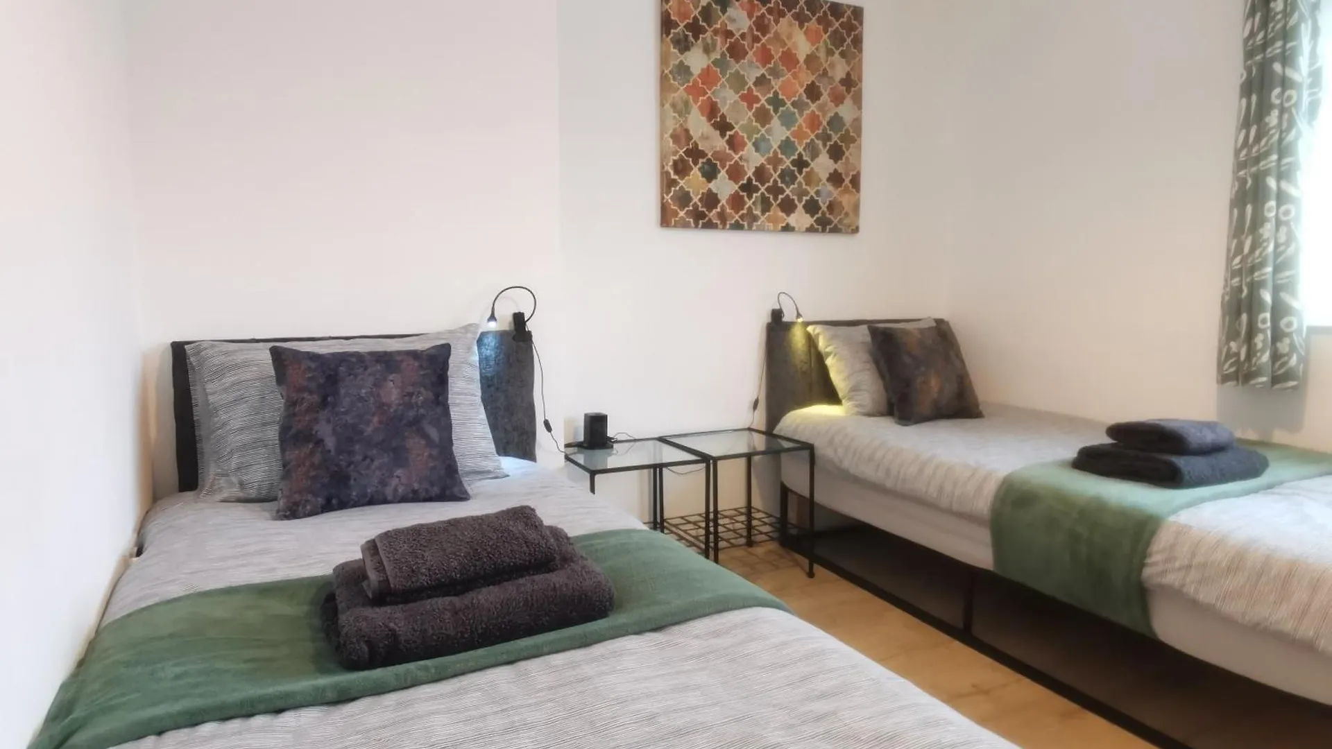 Holiday home Contemporary 3 Bedroom House With Garden And Private Parking Nottingham